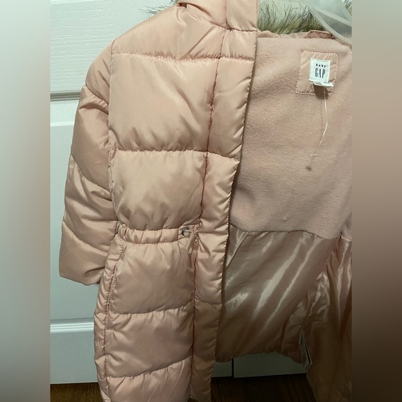 Gap Toddler Girl Puffer Jacket. Size 5 New Never Worn - Picture 3 of 6